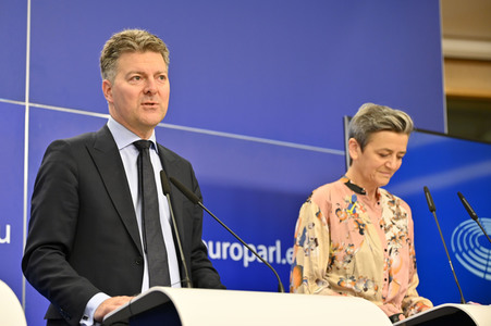 Pressekonferenz zum Gesetz über digitale Märkte im EU-Parlament in Brüssel
