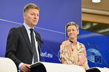 Pressekonferenz zum Gesetz über digitale Märkte im EU-Parlament in Brüssel