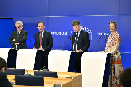 Pressekonferenz zum Gesetz über digitale Märkte im EU-Parlament in Brüssel