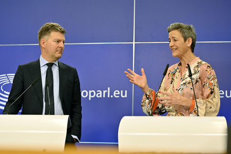 Pressekonferenz zum Gesetz über digitale Märkte im EU-Parlament in Brüssel