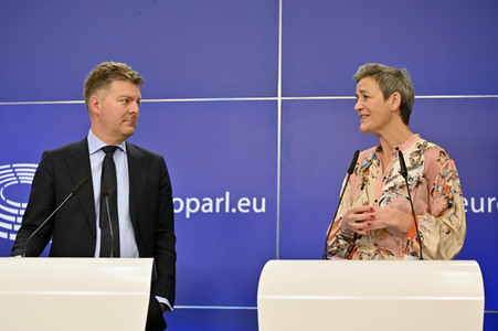 Pressekonferenz zum Gesetz über digitale Märkte im EU-Parlament in Brüssel
