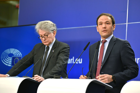 Pressekonferenz zum Gesetz über digitale Märkte im EU-Parlament in Brüssel