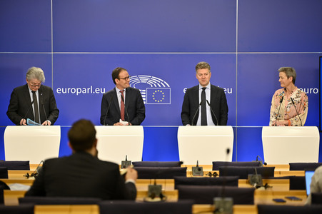 Pressekonferenz zum Gesetz über digitale Märkte im EU-Parlament in Brüssel
