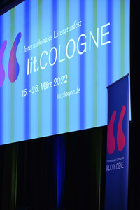 Danielle de Picciotto und Sven Regener auf der lit.Cologne 2022 in Köln