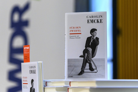 Anke Engelke und Carolin Emcke auf der lit.Cologne 2022 in Köln