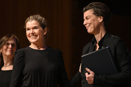 Anke Engelke und Carolin Emcke auf der lit.Cologne 2022 in Köln