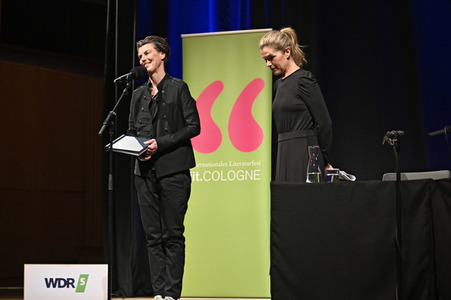Anke Engelke und Carolin Emcke auf der lit.Cologne 2022 in Köln