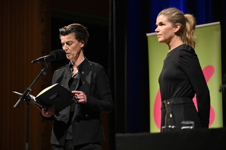 Anke Engelke und Carolin Emcke auf der lit.Cologne 2022 in Köln