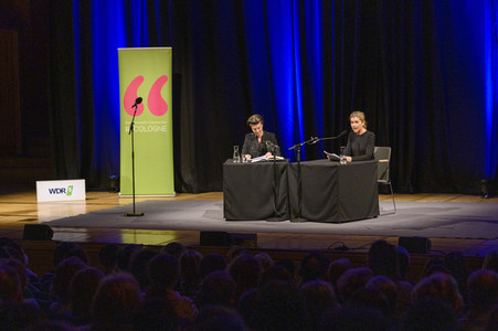 Anke Engelke und Carolin Emcke auf der lit.Cologne 2022 in Köln