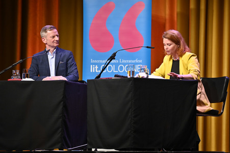 Annette Frier und Michael Kessler auf der lit.Cologne 2022 in Köln