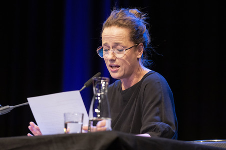 Claudia Michelsen, Justus Maier und Peter Lohmeyer auf der lit.Cologne 2022 in Köln