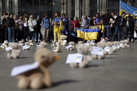 Kundgebung 'Frieden für Europa! Schützt die Kinder der Ukraine' in Köln