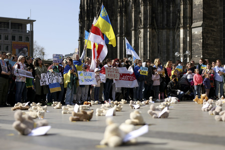 Kundgebung 'Frieden für Europa! Schützt die Kinder der Ukraine' in Köln