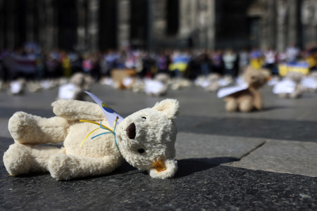 Kundgebung 'Frieden für Europa! Schützt die Kinder der Ukraine' in Köln