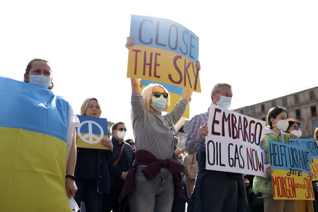 Kundgebung 'Frieden für Europa! Schützt die Kinder der Ukraine' in Köln