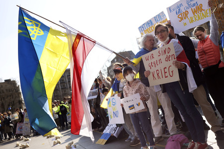 Kundgebung 'Frieden für Europa! Schützt die Kinder der Ukraine' in Köln