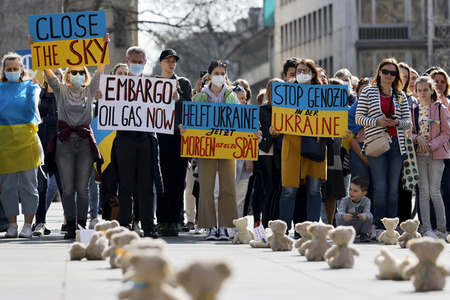 Kundgebung 'Frieden für Europa! Schützt die Kinder der Ukraine' in Köln