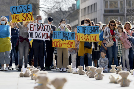 Kundgebung 'Frieden für Europa! Schützt die Kinder der Ukraine' in Köln