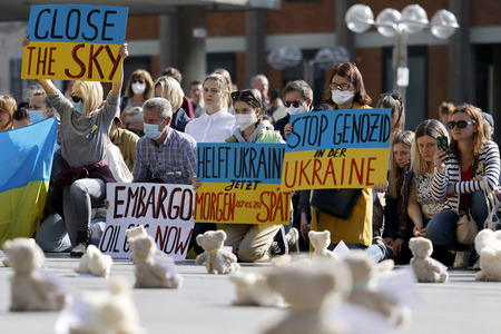 Kundgebung 'Frieden für Europa! Schützt die Kinder der Ukraine' in Köln