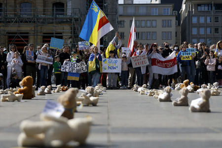 Kundgebung 'Frieden für Europa! Schützt die Kinder der Ukraine' in Köln