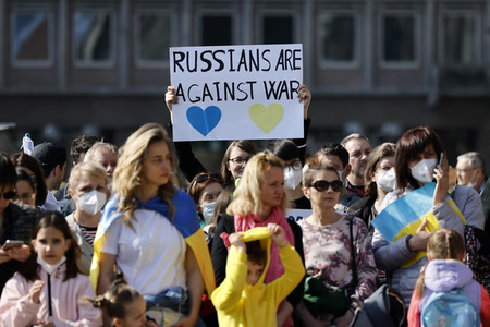 Kundgebung 'Frieden für Europa! Schützt die Kinder der Ukraine' in Köln