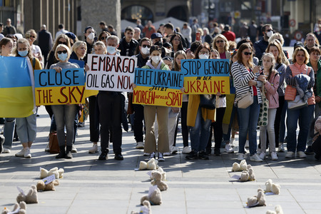 Kundgebung 'Frieden für Europa! Schützt die Kinder der Ukraine' in Köln