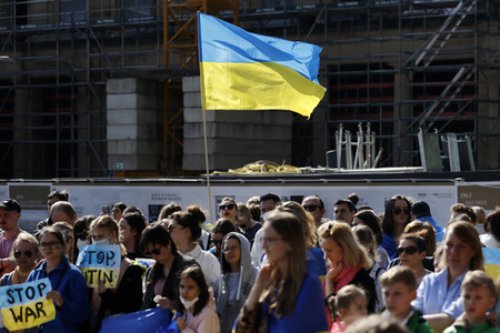 Kundgebung 'Frieden für Europa! Schützt die Kinder der Ukraine' in Köln