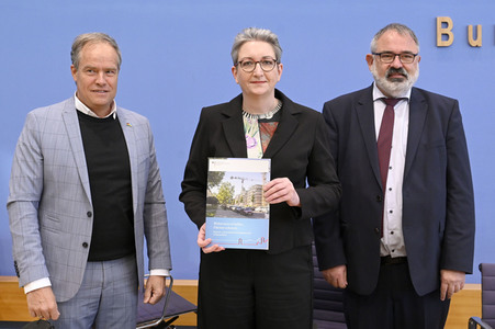 Bundespressekonferenz Bundesweite Baulandumfrage in Berlin