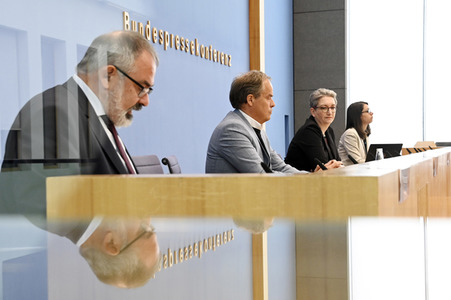 Bundespressekonferenz Bundesweite Baulandumfrage in Berlin