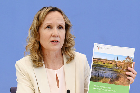 Bundespressekonferenz zum Aktionsprogramm Natürlicher Klimaschutz in Berlin