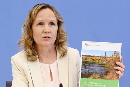 Bundespressekonferenz zum Aktionsprogramm Natürlicher Klimaschutz in Berlin