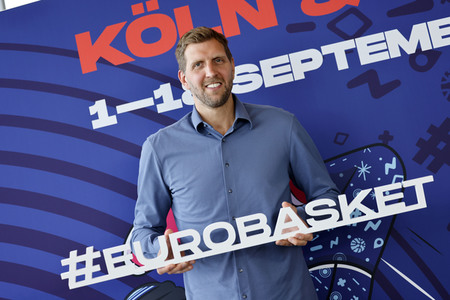 Pressekonferenz mit Dirk Nowitzki in Köln