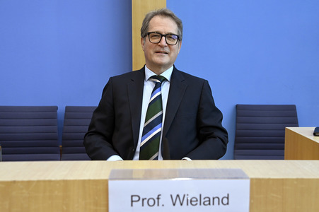 Bundespressekonferenz Vorstellung der aktualisierten Konjunkturprognose in Berlin