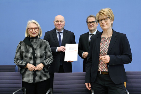 Bundespressekonferenz Vorstellung der aktualisierten Konjunkturprognose in Berlin