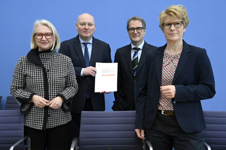 Bundespressekonferenz Vorstellung der aktualisierten Konjunkturprognose in Berlin