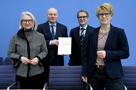 Bundespressekonferenz Vorstellung der aktualisierten Konjunkturprognose in Berlin