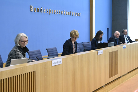 Bundespressekonferenz Vorstellung der aktualisierten Konjunkturprognose in Berlin