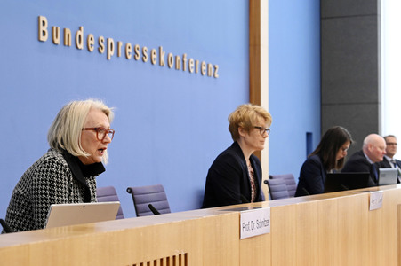 Bundespressekonferenz Vorstellung der aktualisierten Konjunkturprognose in Berlin