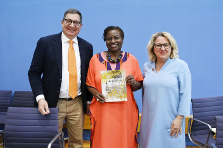 Bundespressekonferenz Vorstellung des UNFPA-Weltbevölkerungsberichts 2022 in Berlin