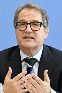 Bundespressekonferenz Vorstellung der aktualisierten Konjunkturprognose in Berlin