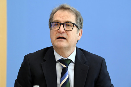 Bundespressekonferenz Vorstellung der aktualisierten Konjunkturprognose in Berlin