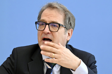 Bundespressekonferenz Vorstellung der aktualisierten Konjunkturprognose in Berlin