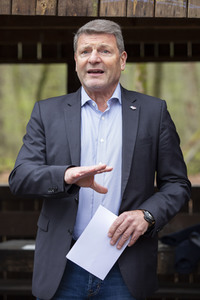 Eurowings und Flughafen Köln/Bonn pflanzen 6.000 Bäume im Königsforst bei Bergisch-Gladbach