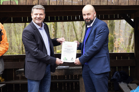 Eurowings und Flughafen Köln/Bonn pflanzen 6.000 Bäume im Königsforst bei Bergisch-Gladbach