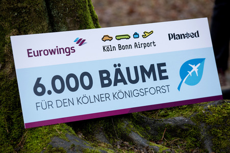 Eurowings und Flughafen Köln/Bonn pflanzen 6.000 Bäume im Königsforst bei Bergisch-Gladbach