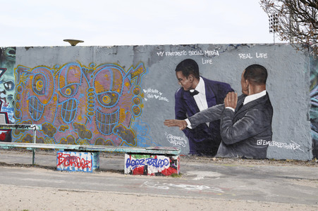 Oscar-Ohrfeige von Will Smith gegen Chris Rock als Graffito in Berlin