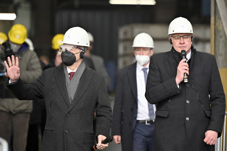 Olaf Scholz besucht die FWH Stahlguss GmbH in Mülheim an der Ruhr