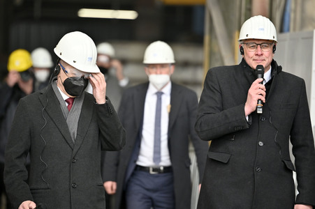 Olaf Scholz besucht die FWH Stahlguss GmbH in Mülheim an der Ruhr