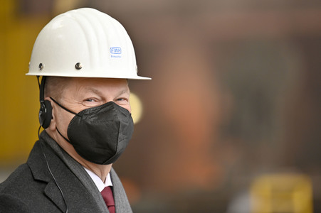 Olaf Scholz besucht die FWH Stahlguss GmbH in Mülheim an der Ruhr