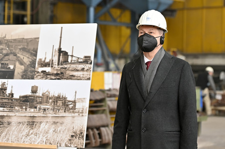 Olaf Scholz besucht die FWH Stahlguss GmbH in Mülheim an der Ruhr